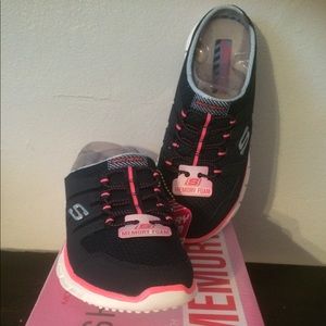 NWT Skechers sneakers